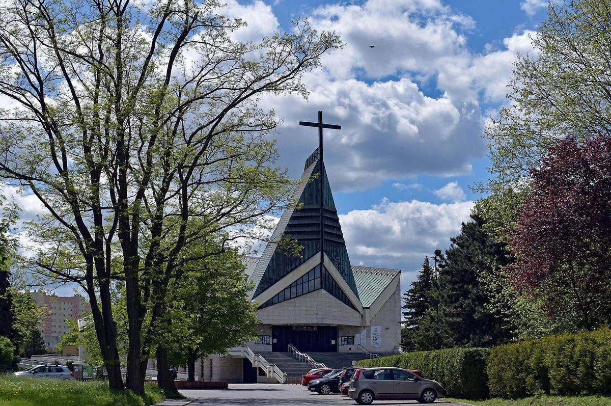 The Church of St Maximilian Maria Kolbe from outside, a 1976 design by Józef Dutkiewicz.